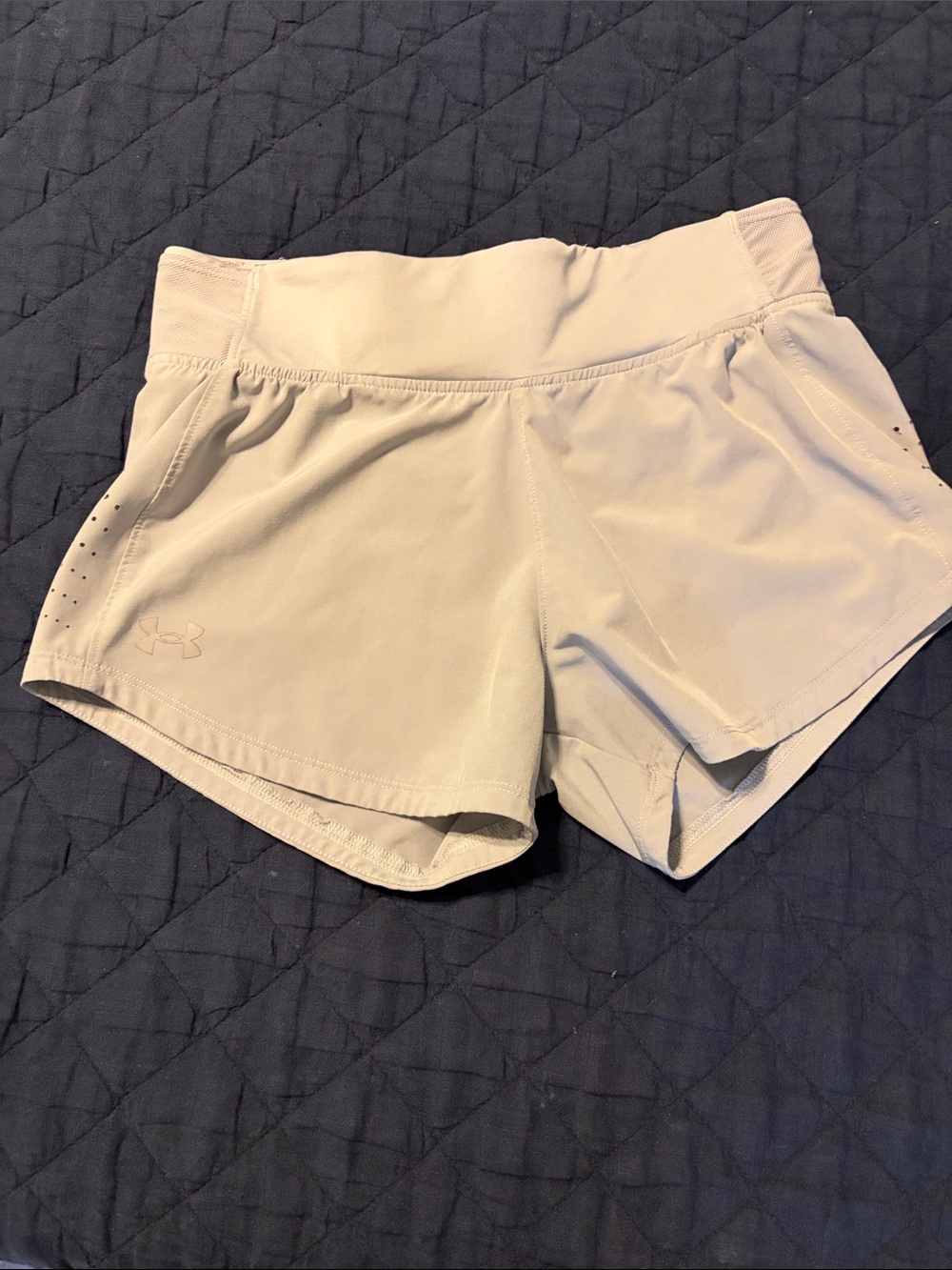 Under Armour Women's Light gray Athletic Performance Shorts size small